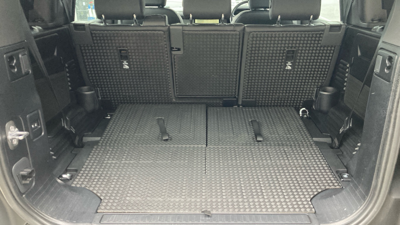 Land Rover Defender 3.0 D250 SE 110 5dr Auto [7 Seat] Diesel Estate